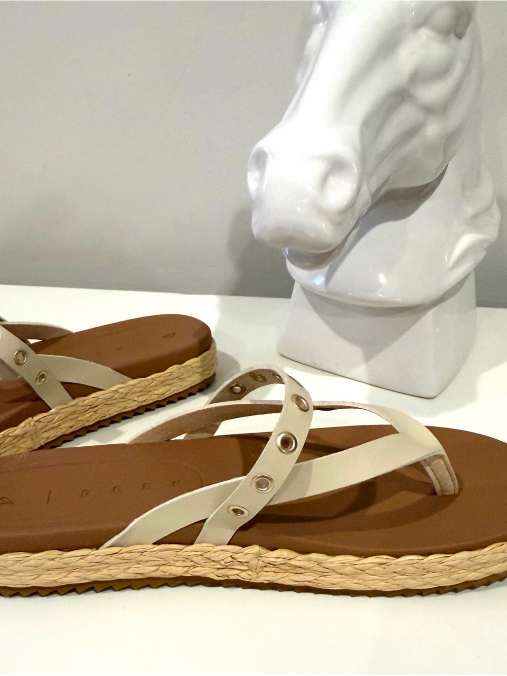 Reef Vista Carmen Studded Espadrille  Flip Flops - Women sz 8 never worn - Picture 9 of 12